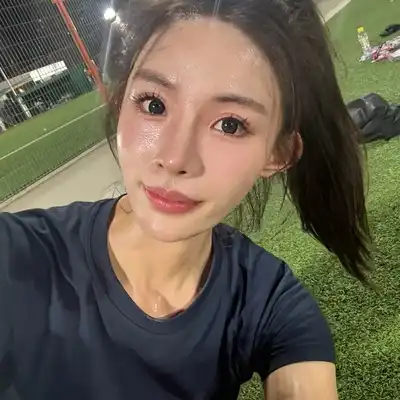 黄娜辉